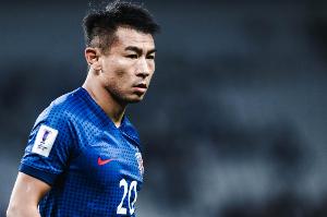 沪媒：国足安排多名前国脚加入训练做示范，于汉超传授射门技巧