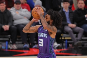 板凳匪徒！科比·怀特最近5场场均21.6分4.6板3.6助3.4记三分