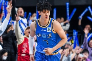 曾凡博在此前国家队集训时膝部积水 北京希望小曾伤病痊愈再出战