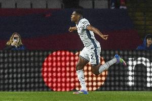 意媒：曼市双雄和利物浦关注邓弗里斯，国米想加薪到500万欧续约