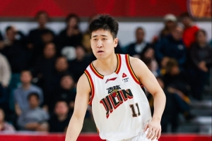 正负值-22！姜伟泽11中6拿到15分 其中下半场11分