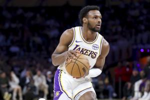 还得练啊大侄子！布朗尼频频打铁25分钟10投2中仅得6分