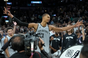 解说：马刺近2月战绩突出&文班个人数据也很亮眼 MVP确实该考虑他