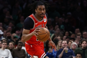 艾维曾说天主教很虚假 但其母亲是天主教大学的女篮教练