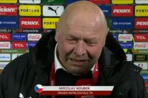 捷克主帅赛后落泪：晋级世界杯是我人生最伟大的成就