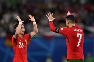 小孔塞桑：希望B费带领我们夺冠；C罗会教我足球之外的人生道理