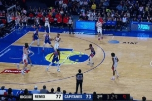 挺到位！杨瀚森拿球策应 及时分球助攻队友空切上篮打中