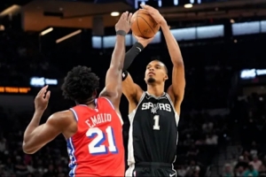 马刺60胜：文班vs恩比德的今昔