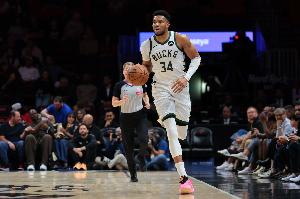 雄鹿GM：字母哥不能打只关乎于球员健康 与选秀权和摆烂无关！