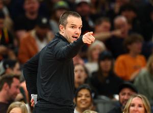 奥特：轮换阵容进入季后赛会缩小 这并不容易 我们得选对人才行