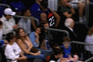 什么情况？古德温跑回更衣室 离场前出战13分钟砍9分