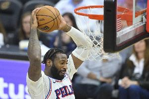 内线抢疯了！庄神2投2中&4罚1中 拿到5分15篮板5助攻&正负值+7