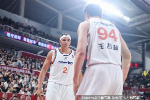 希望无碍！洛夫顿戳到手指回更衣室 18分钟砍下23分6板5助3断