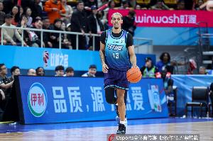 因逆天炸队被当场裁掉！CBA官网：宁波男篮已取消贝兹利的注册