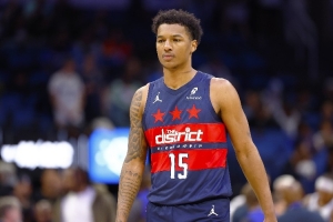 乃姐之风！里斯14投5中但狂抢8前板 拿到16分15板1助1断2帽