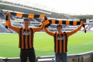 2014年马奎尔和罗伯逊效力赫尔城，如今一人红魔中坚一人红军传奇