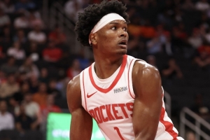 已砍下生涯新高的34分！阿门单打迪文岑佐 虚晃+上下步上篮！