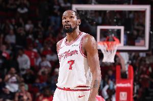 杜兰特：有时就是会陷入对攻战 我们最近几周的防守其实很稳固