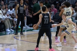 打急眼了！利德尔支肘+推搡希姆斯&双方冲突 前者二级恶意被驱逐