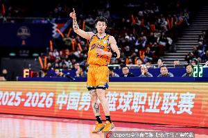 没手感！张镇麟半场6投仅1中拿到2分 三分2中0