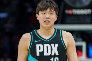 静雨：正常轮换不上杨瀚森就是极其危险了 垃圾时间可不好打