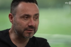 德泽尔比：球员能力始终是关键，但目前重要的是心态、韧性和团结