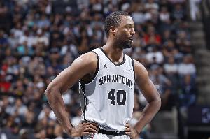 巴恩斯明天再得17分 马刺本赛季将有8人场均得分上双 历史首队