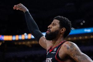 打了10分钟好球！乔治全场11分5板2助 11分全是首节所得