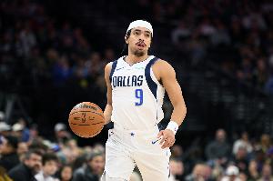 未来可期！瑞安·内姆哈德11中6砍15分9板23助 助攻&篮板均新高