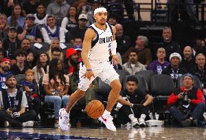 超东契奇&基德！瑞安·内姆哈德常规时间送出21次助攻 创队史纪录