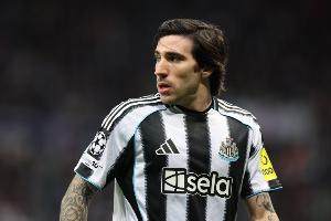 电讯报：曼联寻求中场换血，目标包括森林的安德森和纽卡的托纳利