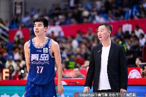 媒体人:青岛的国内球员对上北京的内线束手无策 惨败是情理之中