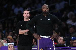 詹姆斯:我的季后赛心态就是无论球队需要我做什么都行