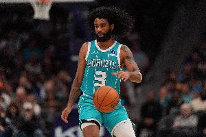 点燃全场！科比·怀特大发神威 连中三分率队轰10-0打停热火