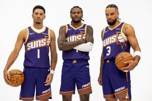 解说:杰伦·格林打出太阳生涯代表作之一 布克身上总焊有防守人