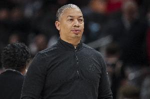 卢：不能好高骛远去想季后赛 我们现在的焦点全在勇士身上