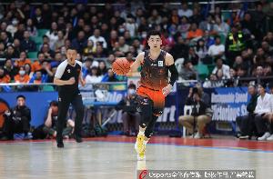 鲁媒：山东男篮高开低走不敌北控遭遇四连败 “保八”形势严峻