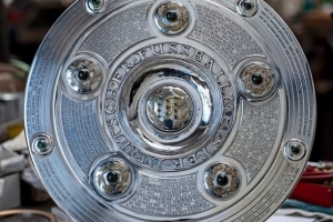 图片报:拜仁将获得扩展版德甲冠军奖盘,此前已无空间刻球队名字