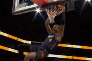 打疯了！杰伦·格林空切反跑双手暴扣 个人已经得到30分！