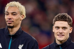 遭遇重伤,维尔茨社媒晒合照祝福埃基蒂克:保持坚强我的兄弟!