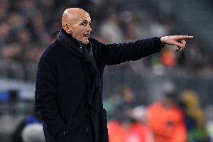 记者：斯帕莱蒂希望至少签下两名中场，其中一位是组织型后腰