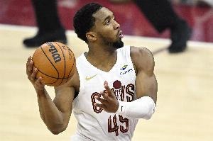 米切尔：去年的失利成为了我们这赛季不断前进的积极动力