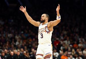 狄龙身背两犯不下场 转换大空位三分命中&本场个人第二记