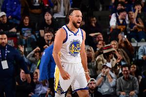 杰伦·布朗看附加赛感慨：库里就是历史上最伟大的五名球员之一