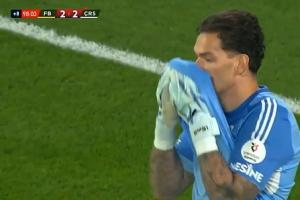 3分变1分！埃德松土超出击失误没拿到球，送对手头顶空门读秒绝平