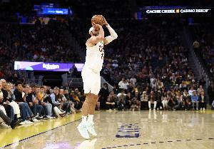 米切尔：斯特鲁斯对我们很重要 高压环境下是他大放异彩的地方