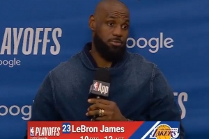 仍砍32+11+11！詹姆斯:我首场季后赛是06年打奇才 当时紧张得要命