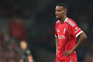 殊为不易！去年12月以来，伊萨克首次为利物浦在英超首发登场