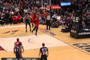 多点开花！哈登&米切尔各中一球 莫布里暴扣率队占据主动