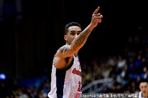 带不动啊！奎因22中12砍30分6板9助2断 高效发挥成无用功